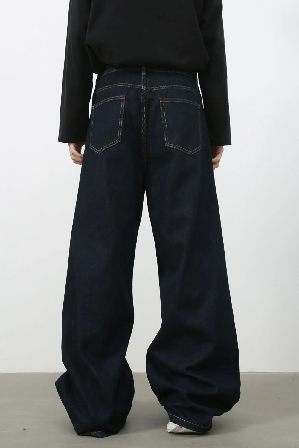 Men's Wide Leg Jeans with Pockets - Image 2