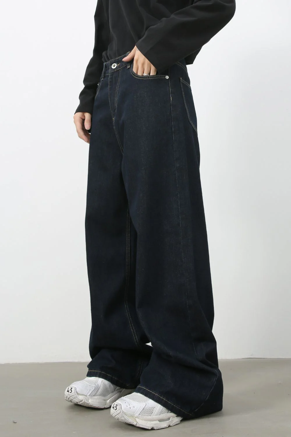 Men's Wide Leg Jeans with Pockets - Image 3