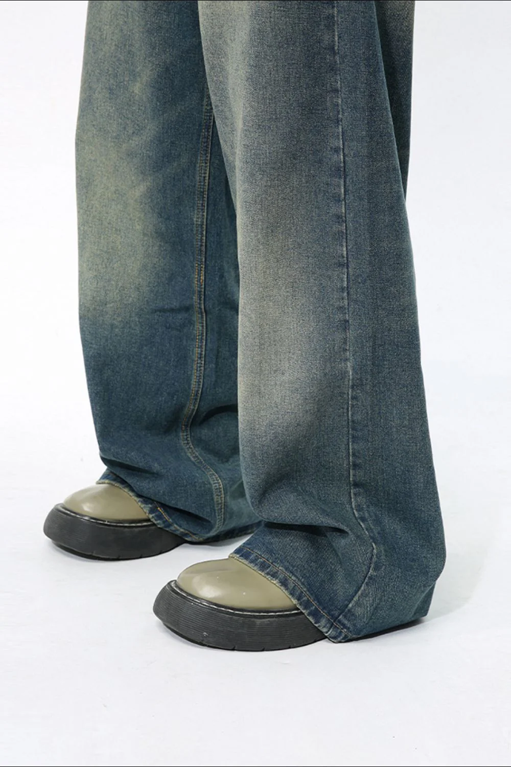 Men's Wide Leg Jeans with Pockets - Image 4