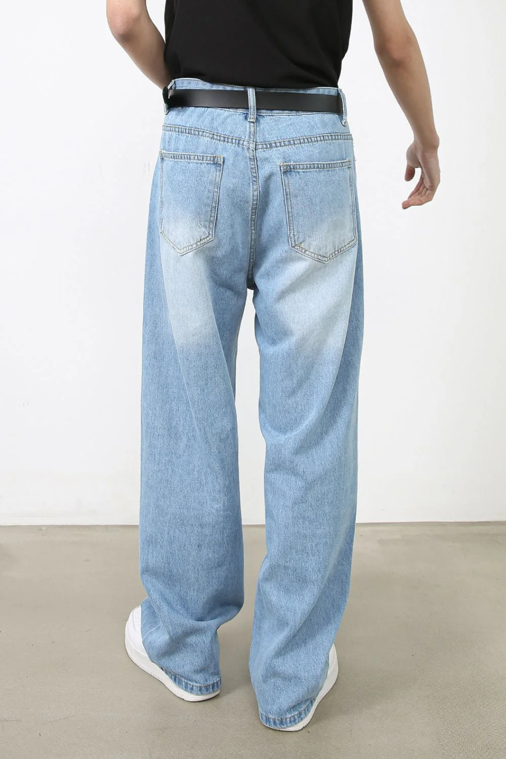 Men's Wide Straight Jeans with Pockets - Image 3