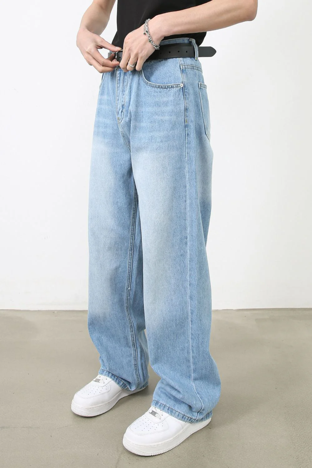 Men's Wide Straight Jeans with Pockets - Image 4