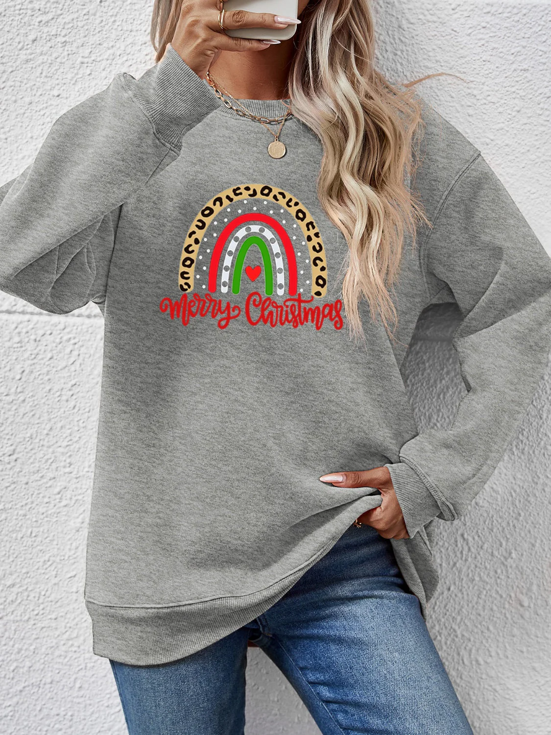 MERRY CHRISTMAS Graphic Sweatshirt - Image 4