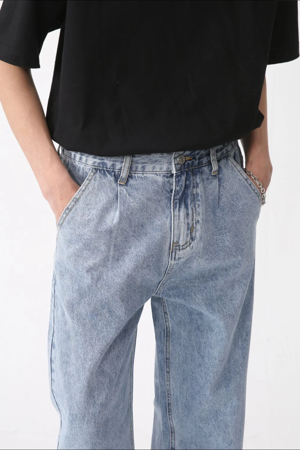 Mid Rise Baggy Jeans with Pockets - Image 4
