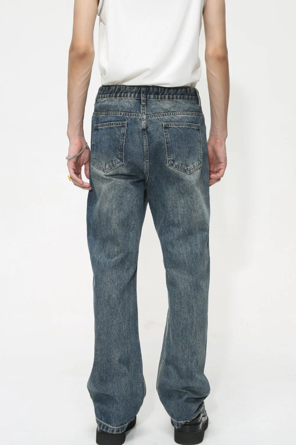 Mid Rise Jeans with Pockets - Image 3