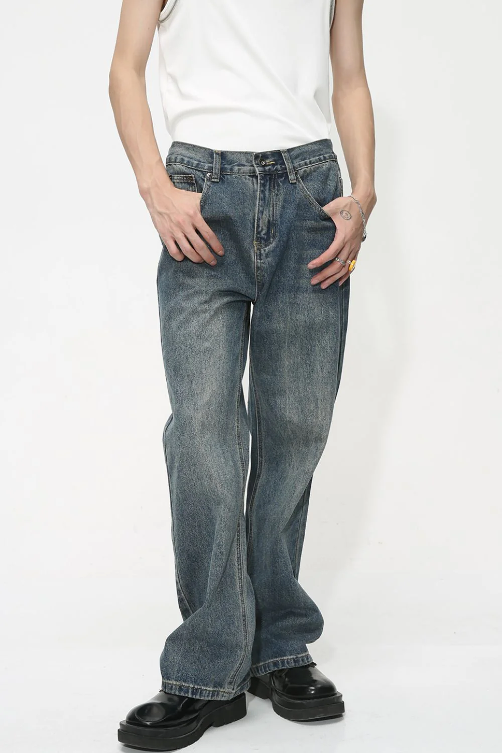 Mid Rise Jeans with Pockets - Image 4