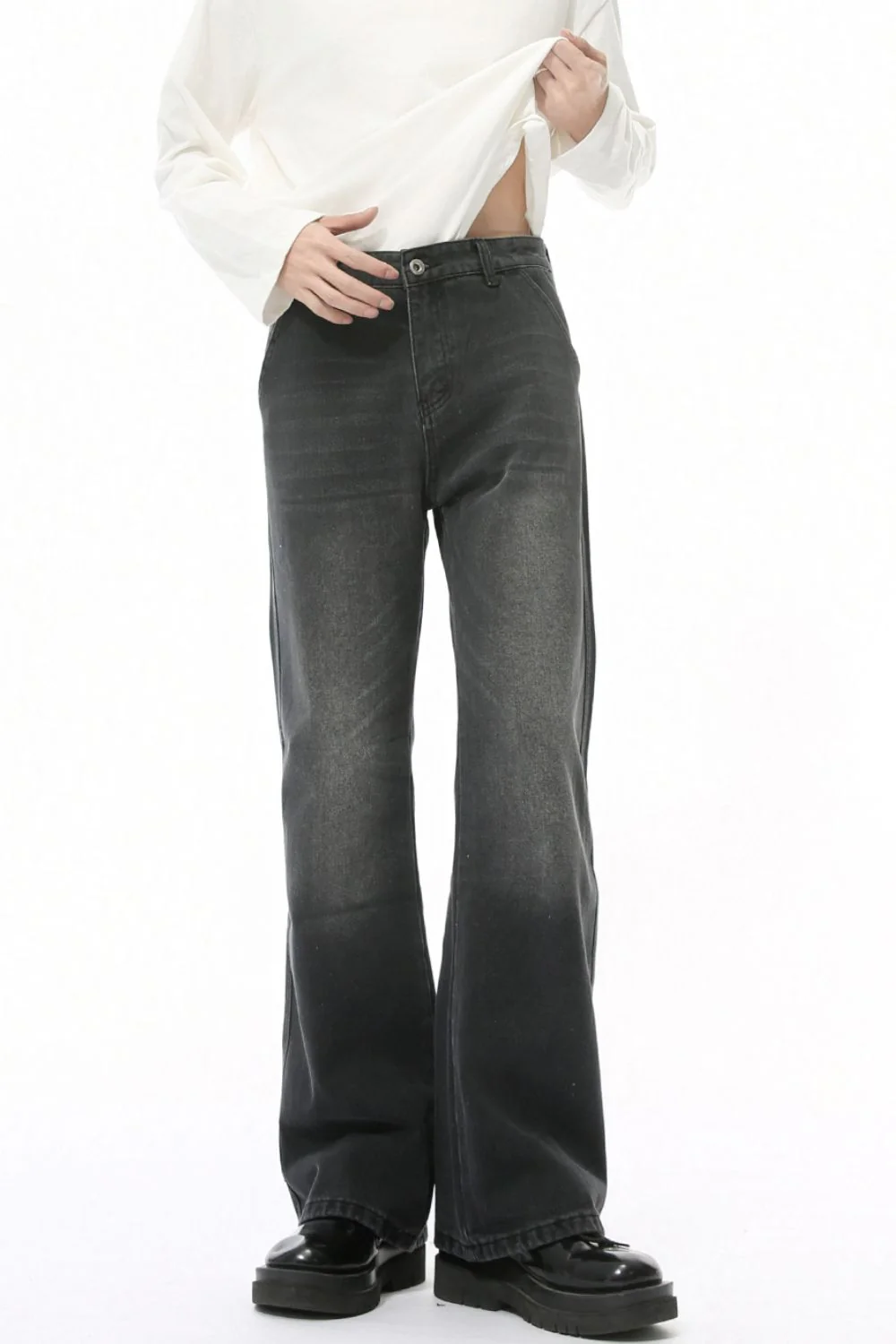 Mid Rise Jeans with Pockets - Image 3