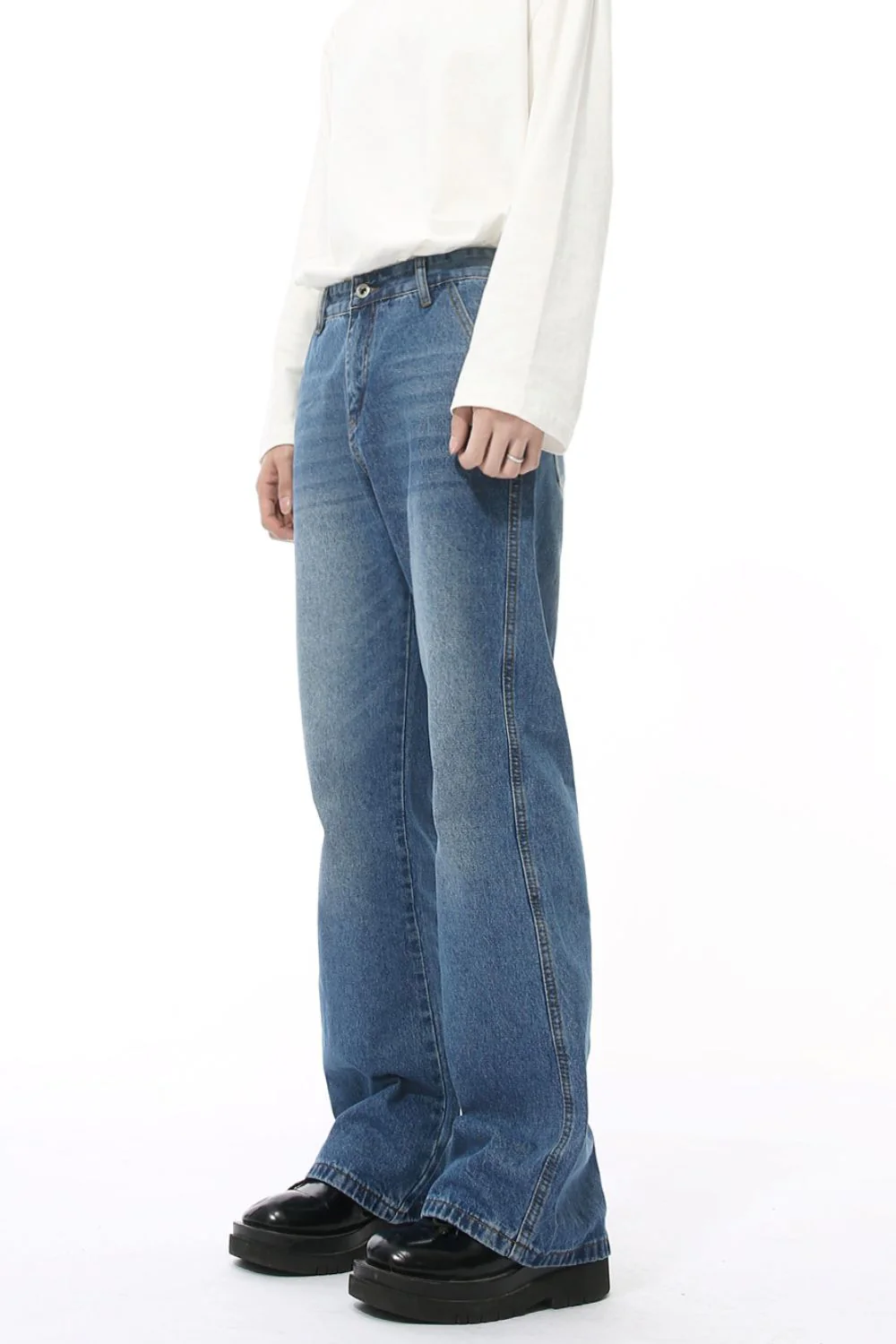 Mid Rise Jeans with Pockets - Image 4