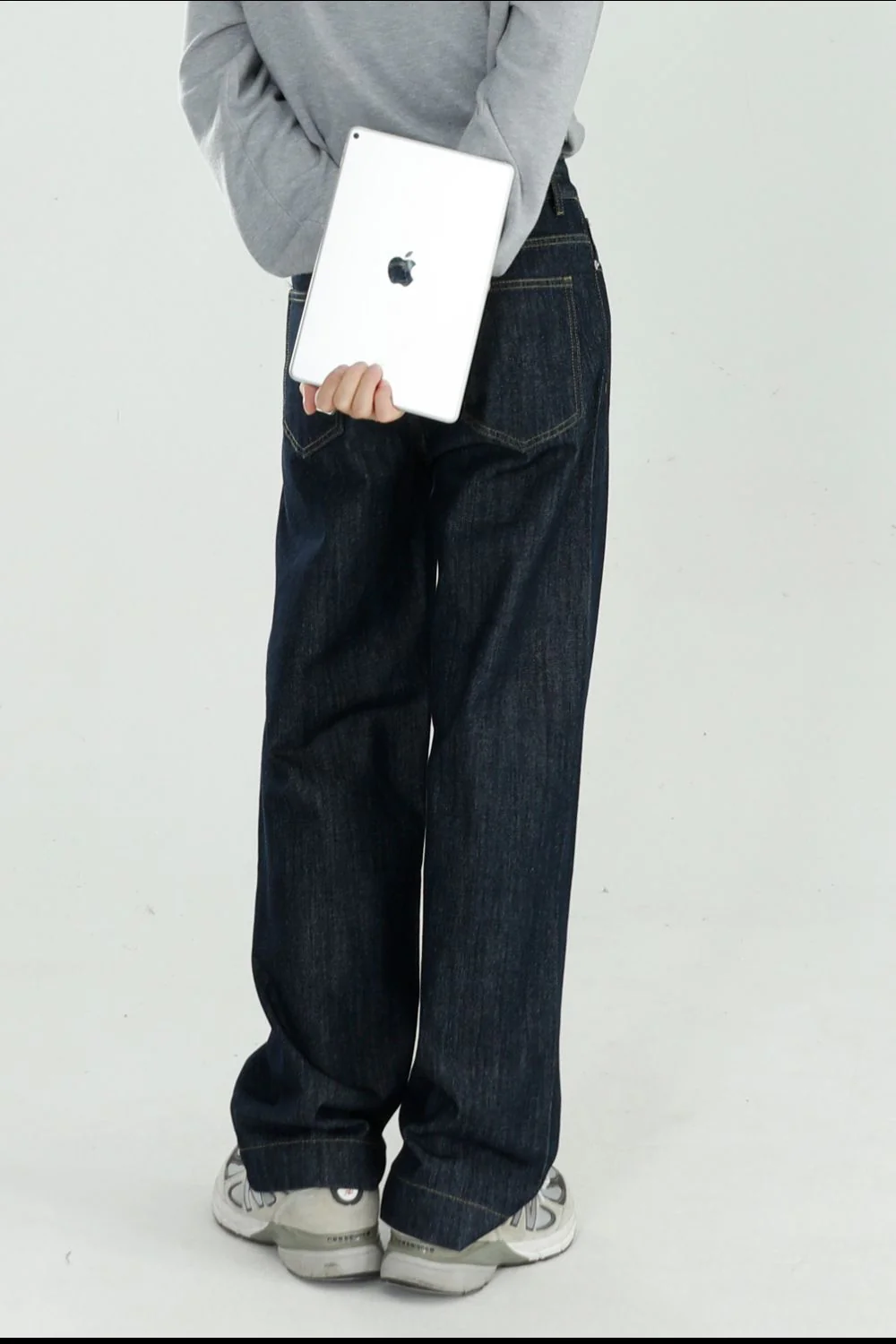 Mid Rise Jeans with Pockets - Image 3