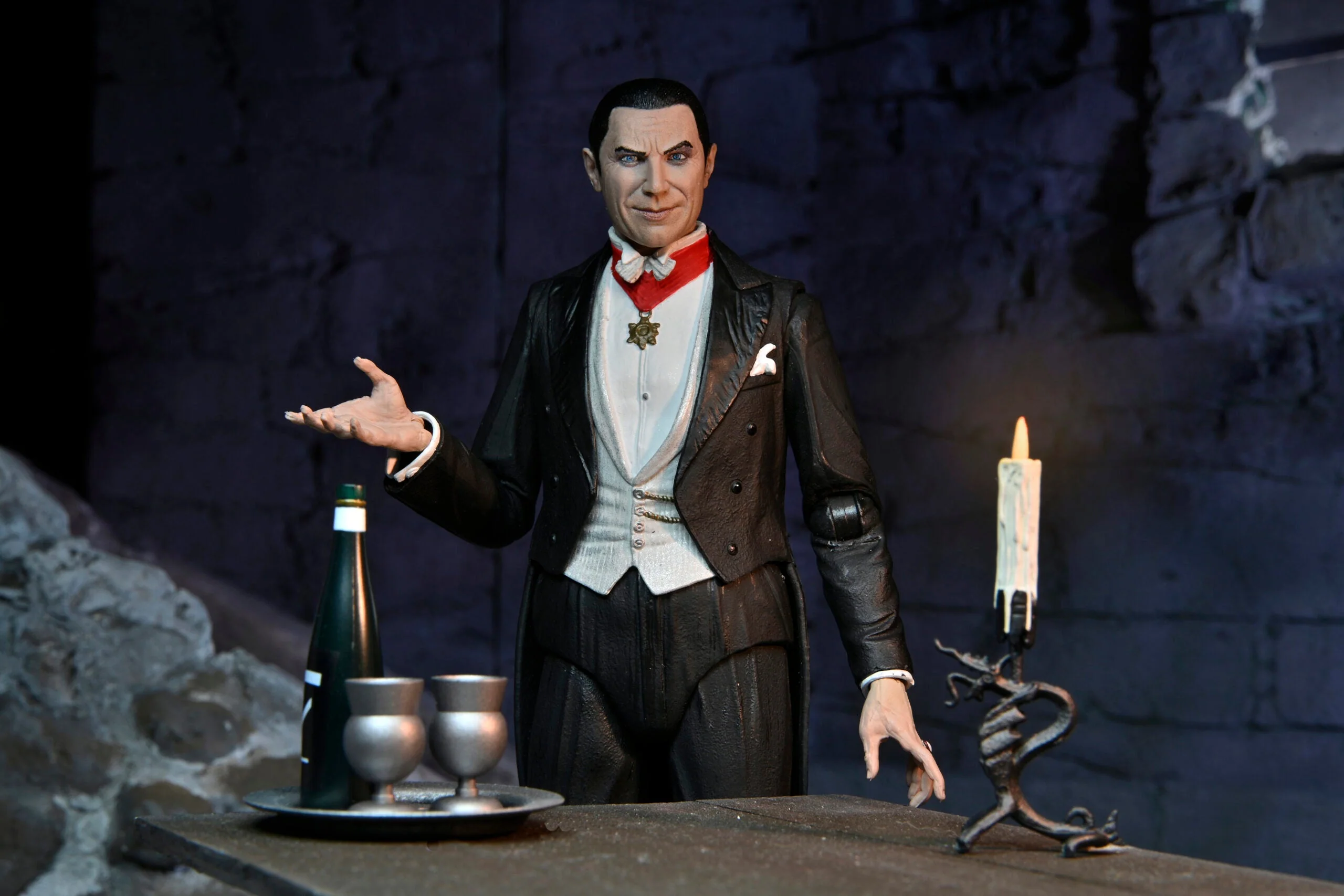 NECA Universal Monsters: Ultimate Dracula (COLOR) - Image 2