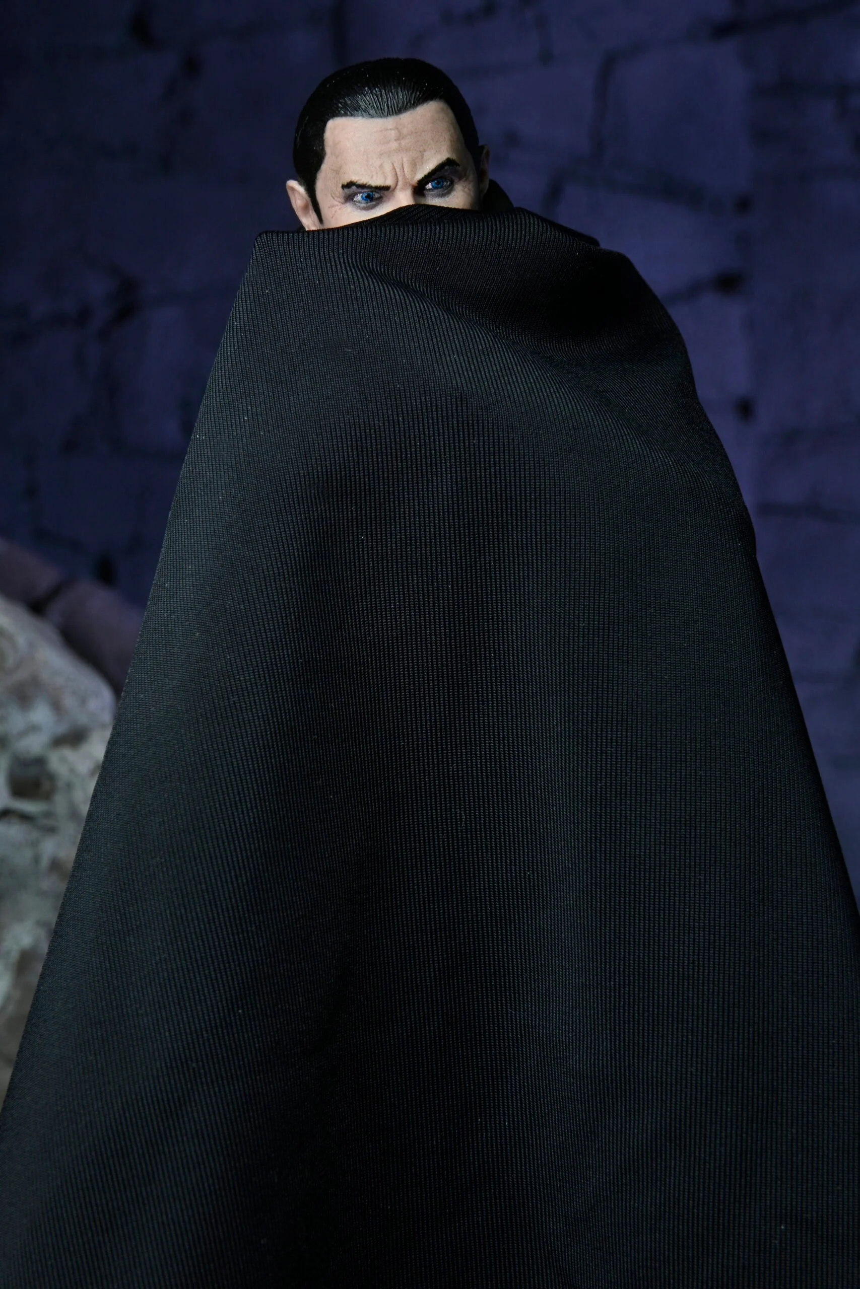 NECA Universal Monsters: Ultimate Dracula (COLOR) - Image 5