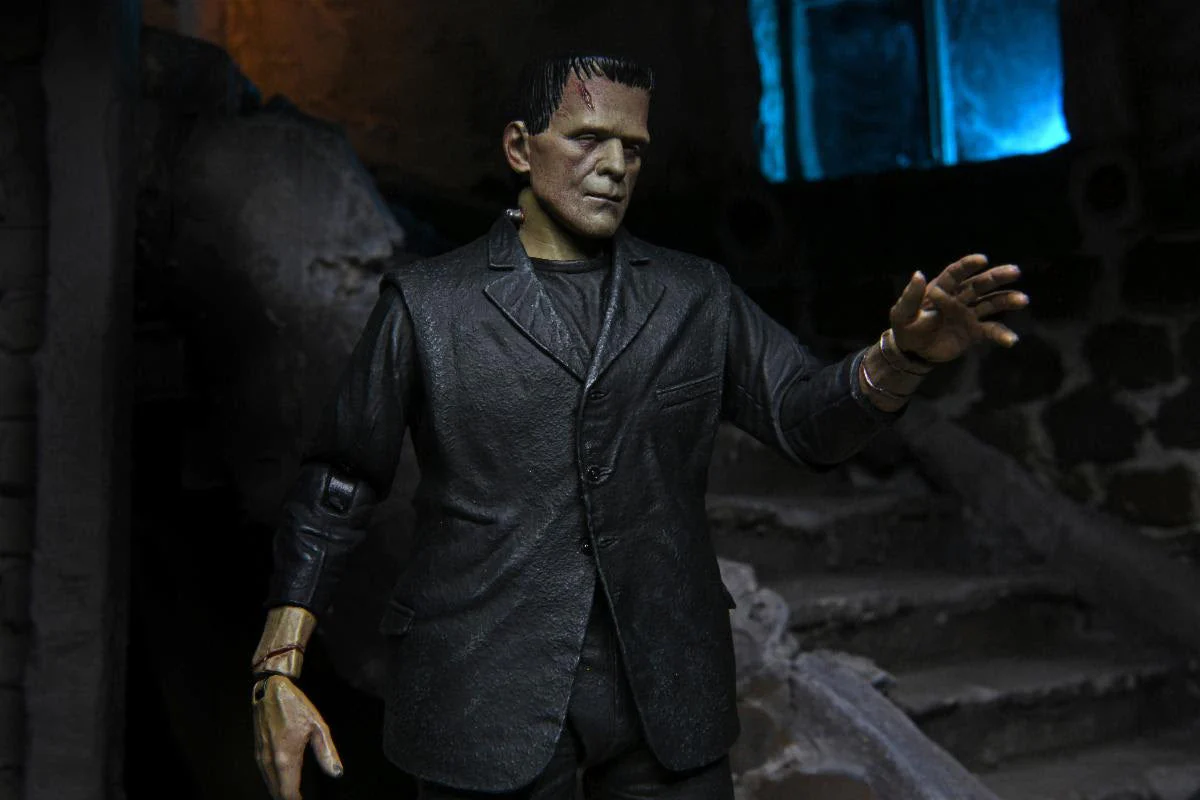 NECA Universal Monsters: Ultimate Frankenstein's Monster (COLOR) - Image 4