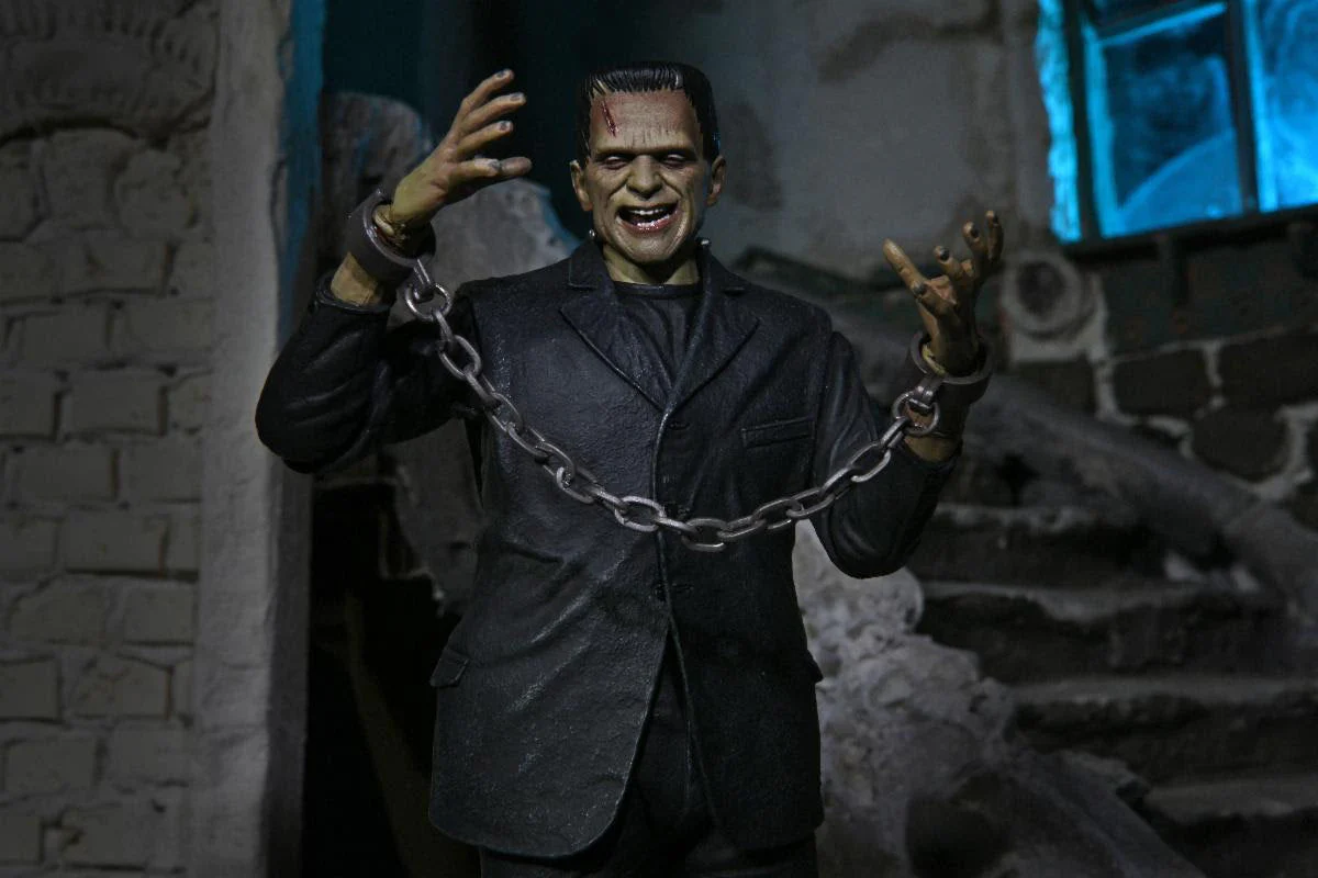 NECA Universal Monsters: Ultimate Frankenstein's Monster (COLOR) - Image 5