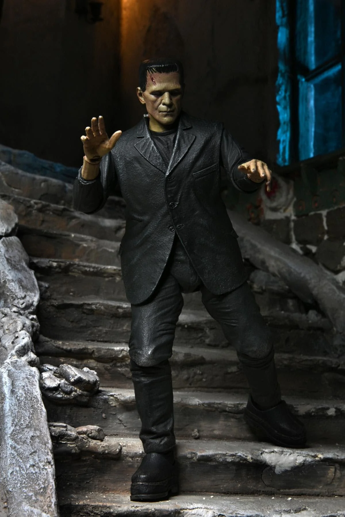 NECA Universal Monsters: Ultimate Frankenstein's Monster (COLOR) - Image 7