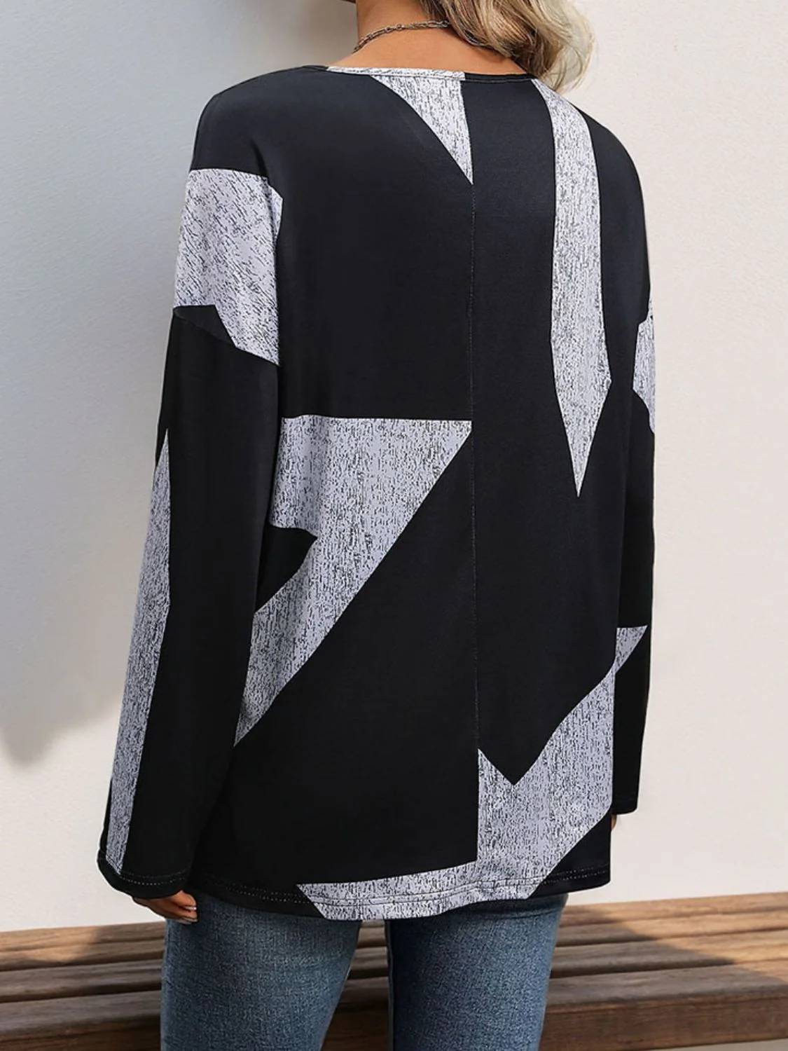 Perfee Color Block V-Neck Long Sleeve T-Shirt - Image 2