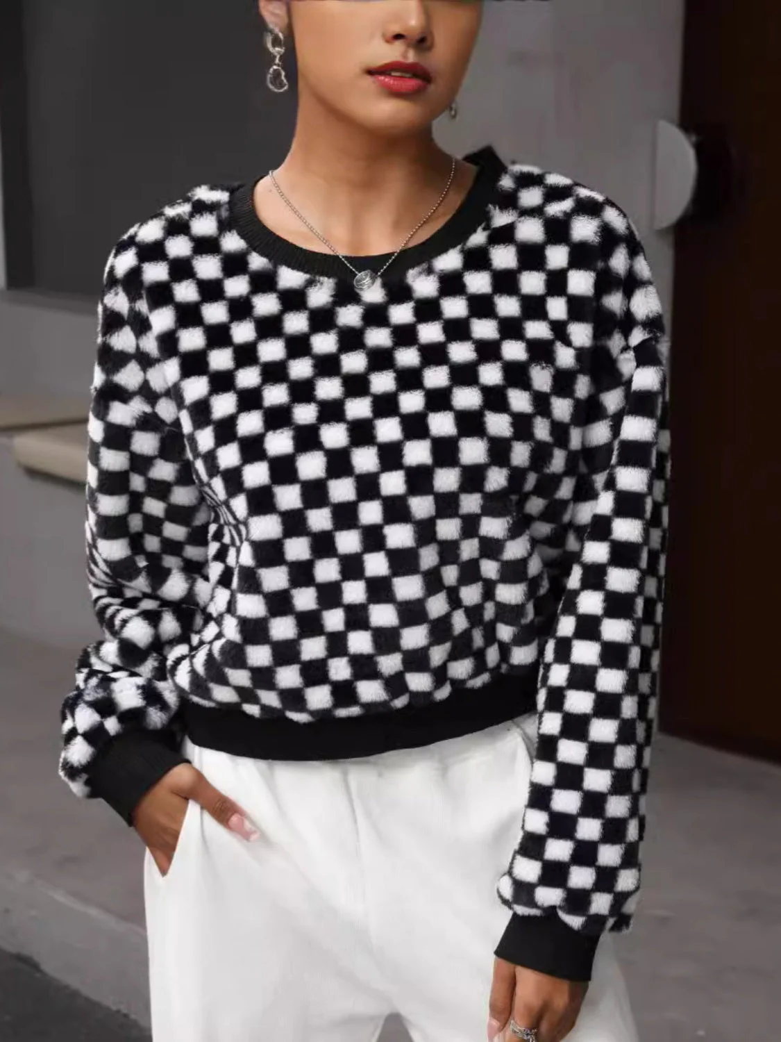 Plaid Round Neck Long Sleeve Sweatshirt - Image 3