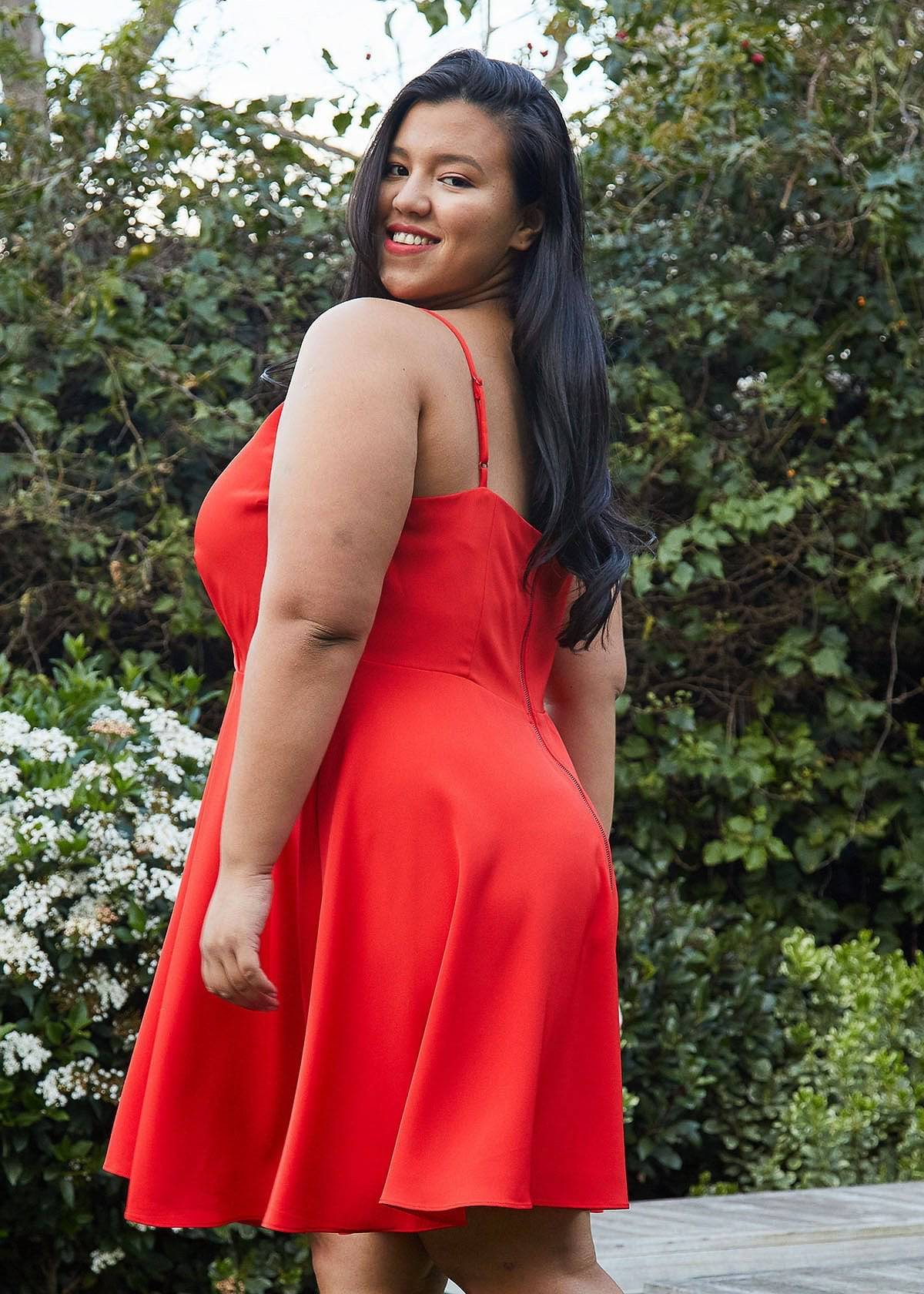 Plus Size V-neck Spaghetti Strap Cocktail Dress in Poppy Red by Shop at Konus - Image 8