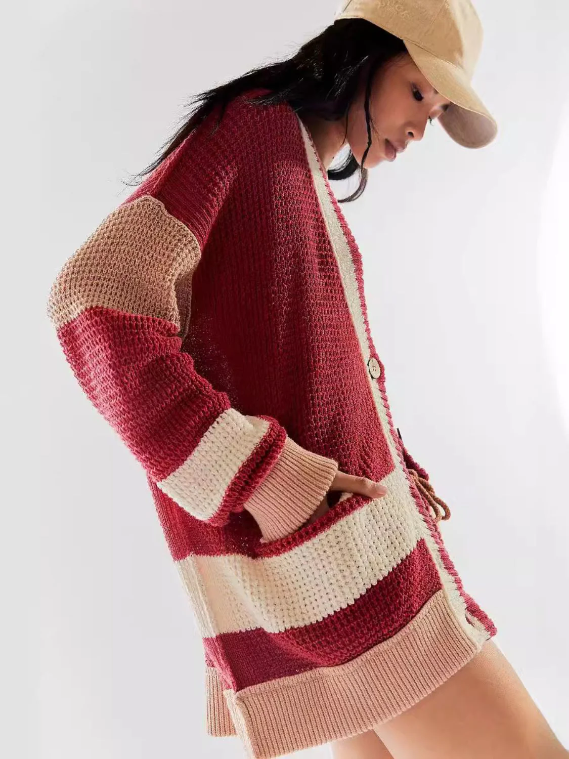 Pocketed Contrast V-Neck Long Sleeve Cardigan - Image 4