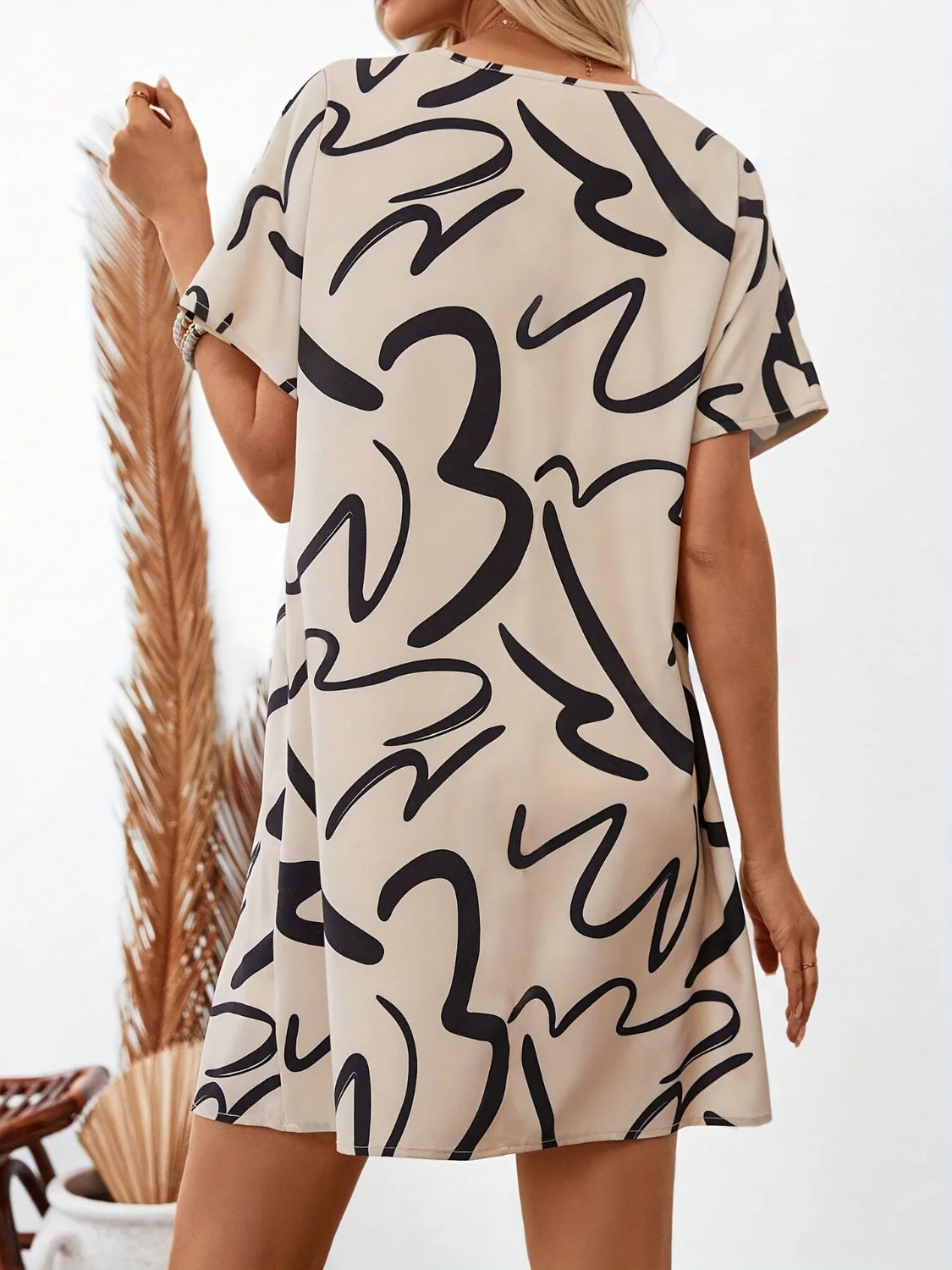 Printed Short Sleeve Mini Dress - Image 3