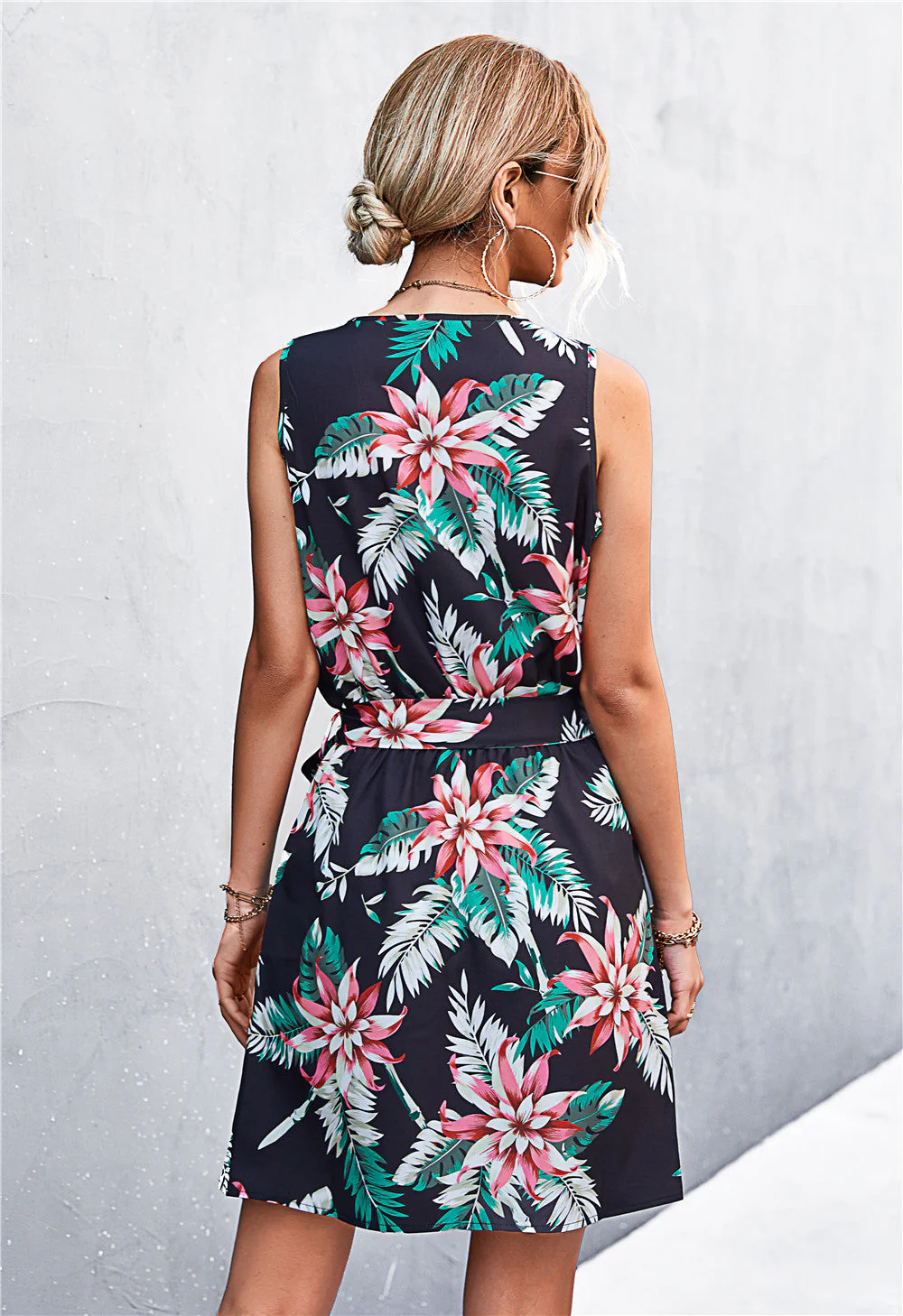 Printed Zip Detail Belted Sleeveless Dress - Image 26