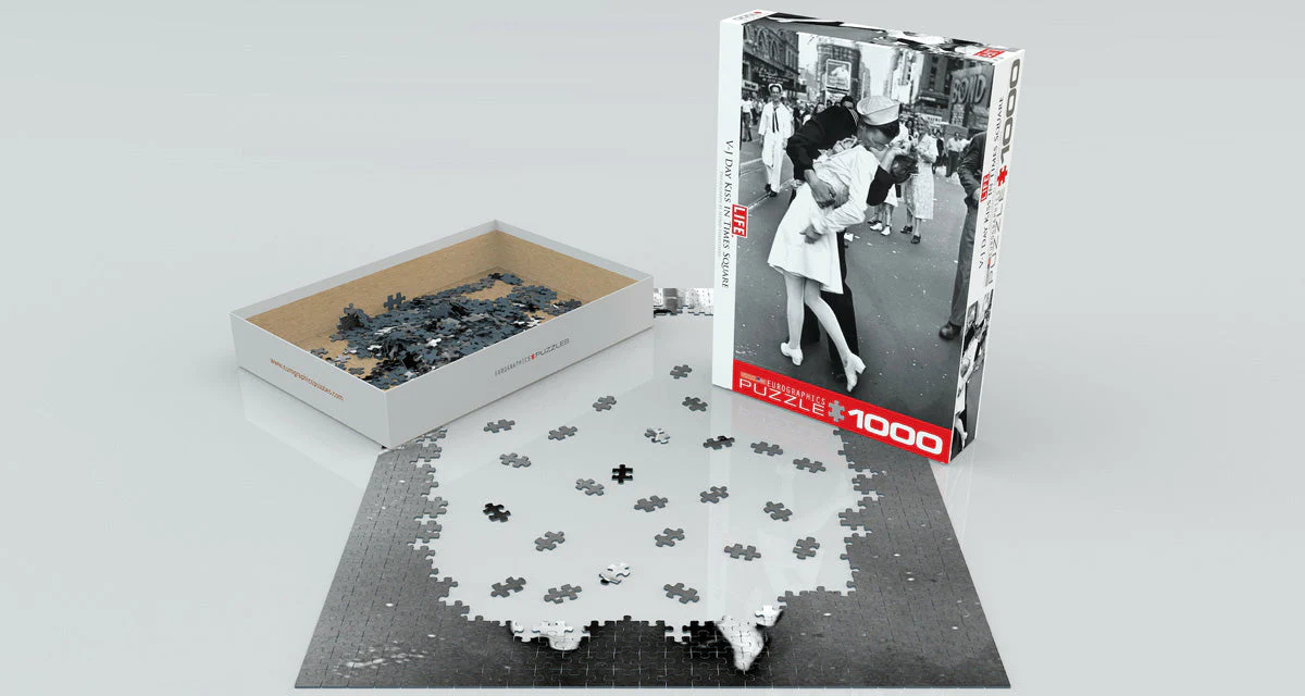 Puzzle: Celebrities Collection - LIFE V-J Day Kiss in Times Square - Image 2