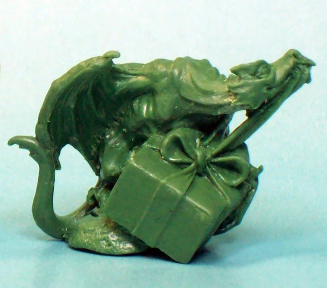 Reaper Miniatures Holiday: Christmas Wrapping Dragon - Image 2