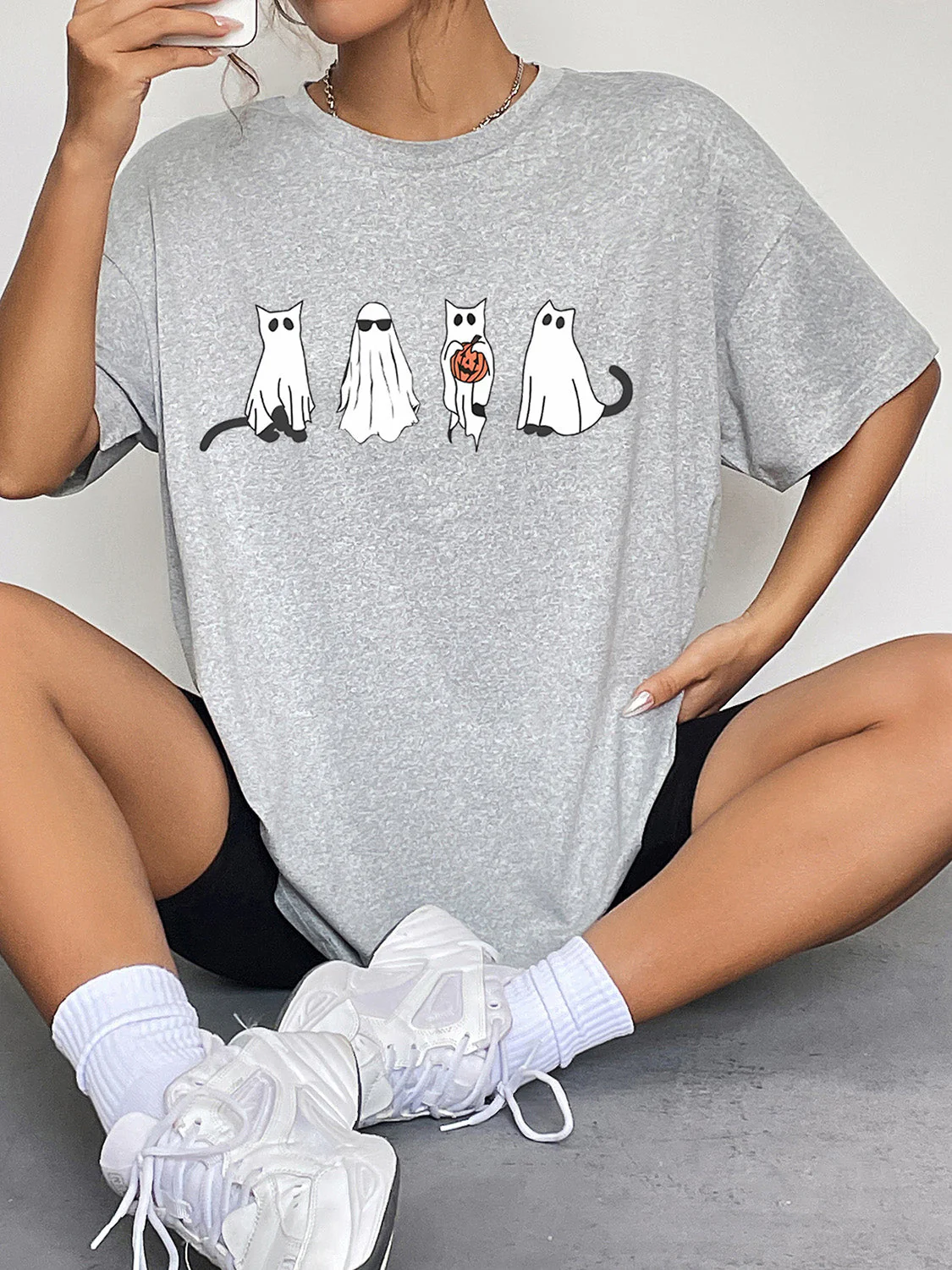 Round Neck Short Sleeve Ghost Graphic T-Shirt - Image 4