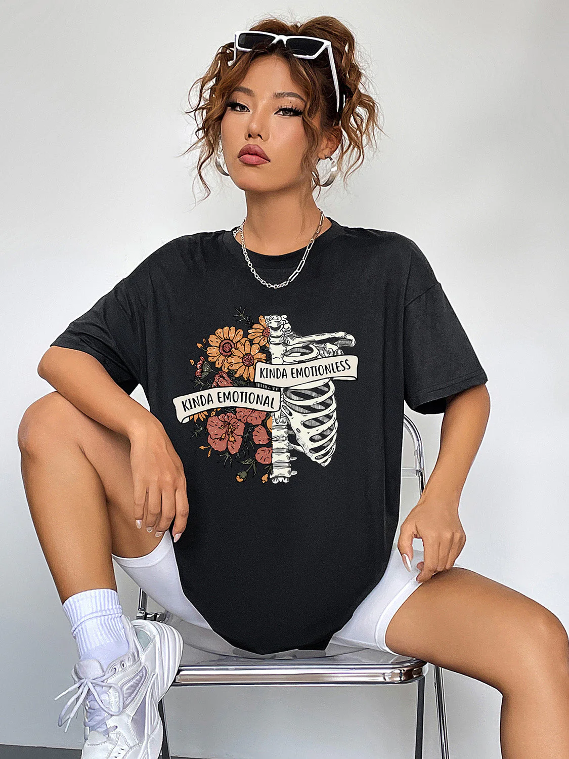 Round Neck Short Sleeve Graphic T-Shirt - Image 2