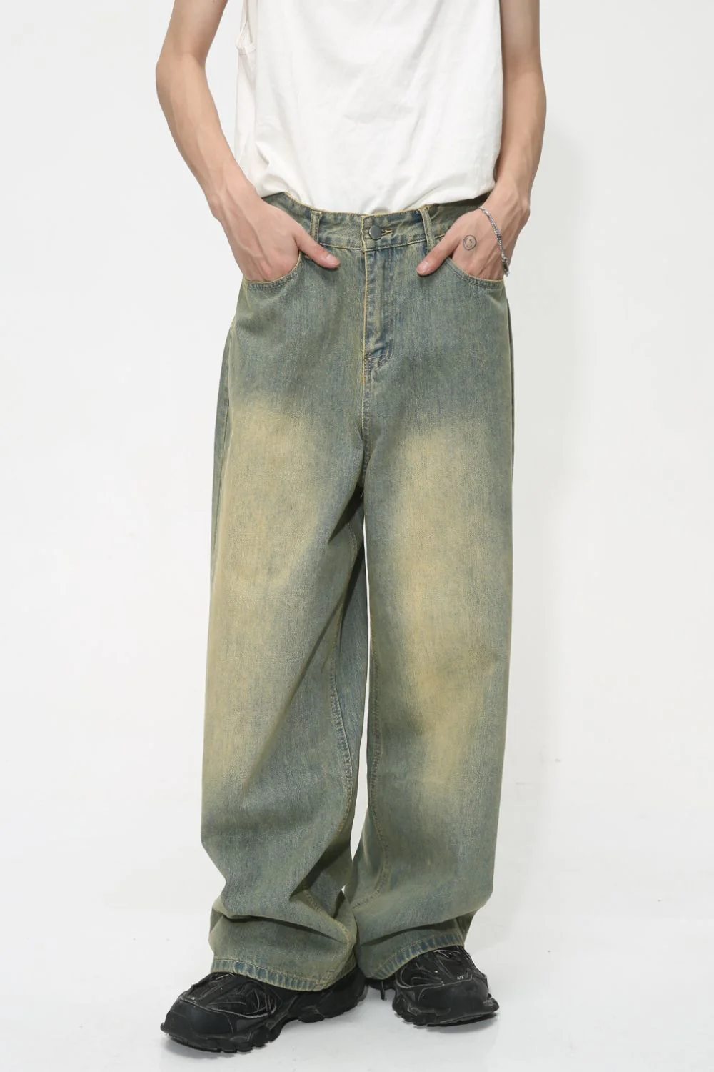 Straight-Leg Jeans with Pockets - Image 4