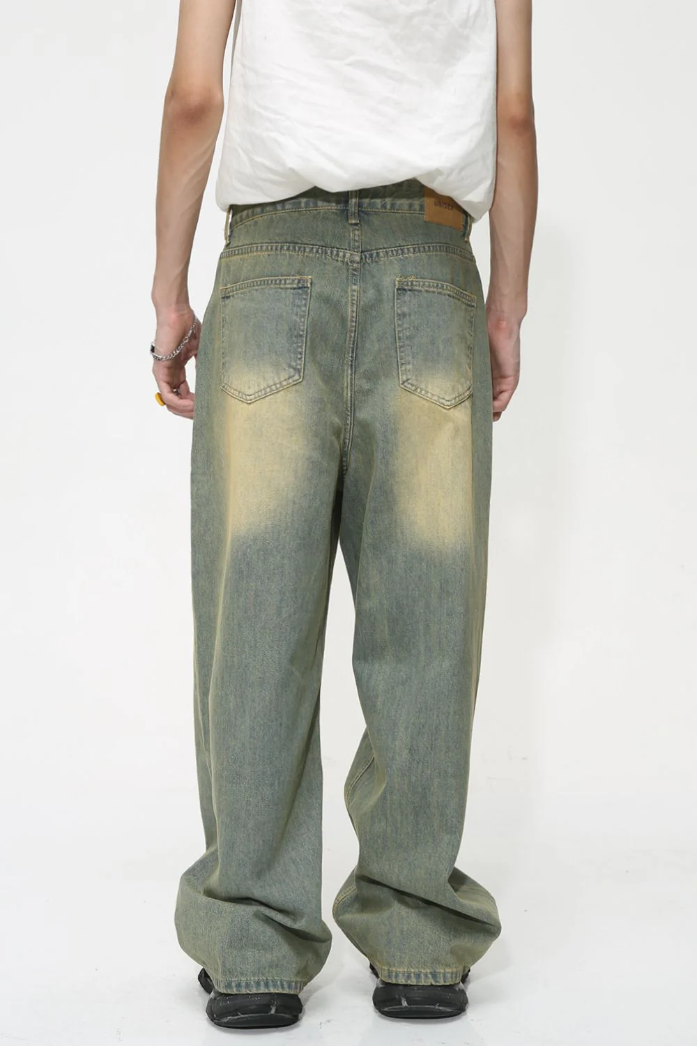 Straight-Leg Jeans with Pockets - Image 5