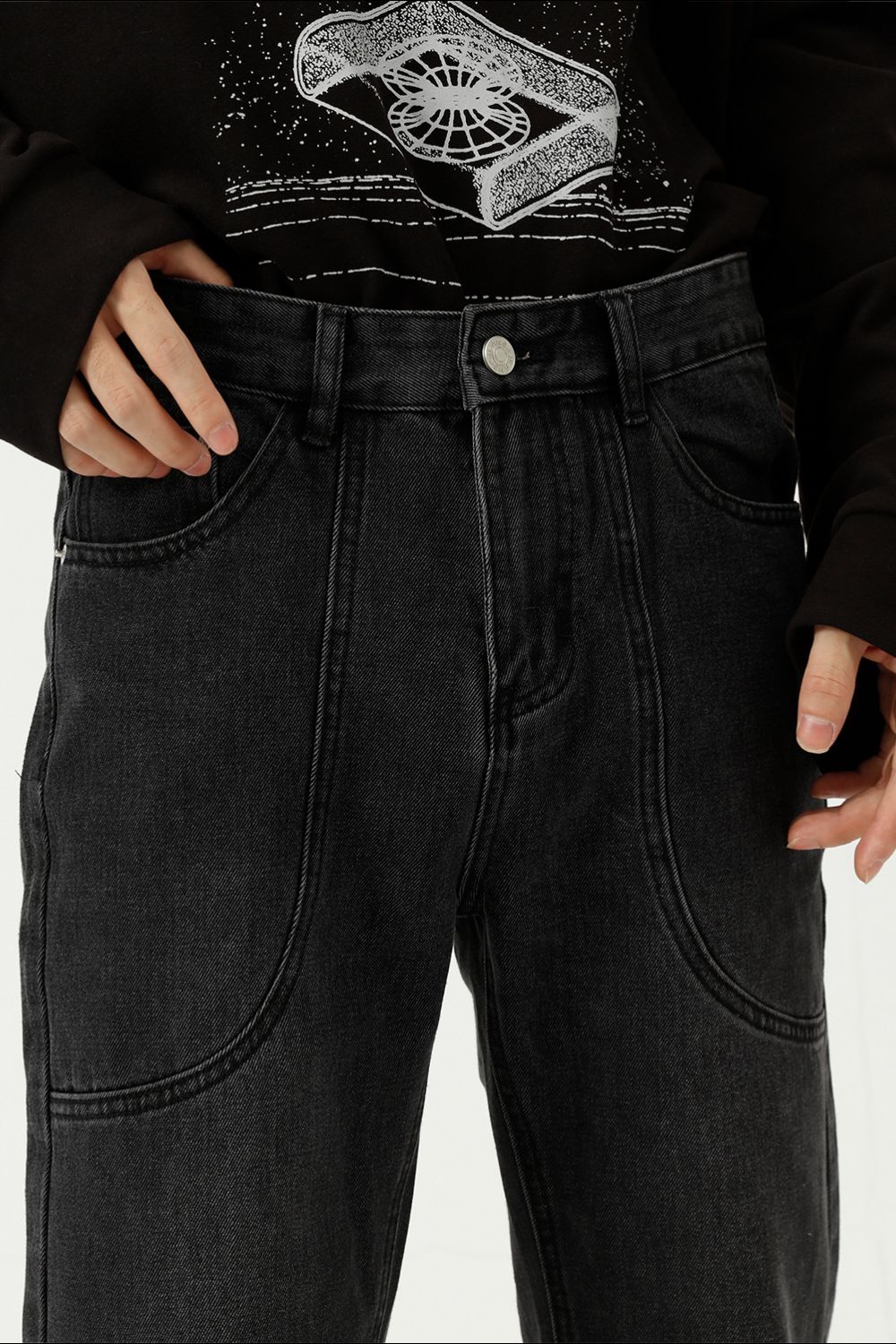 Straight-Leg Jeans with Stitch Detail - Image 4