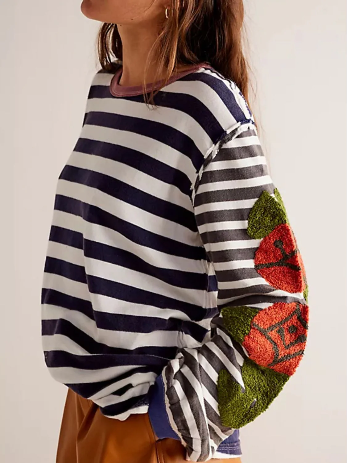Striped Round Neck Long Sleeve Sweatshirt - Image 10