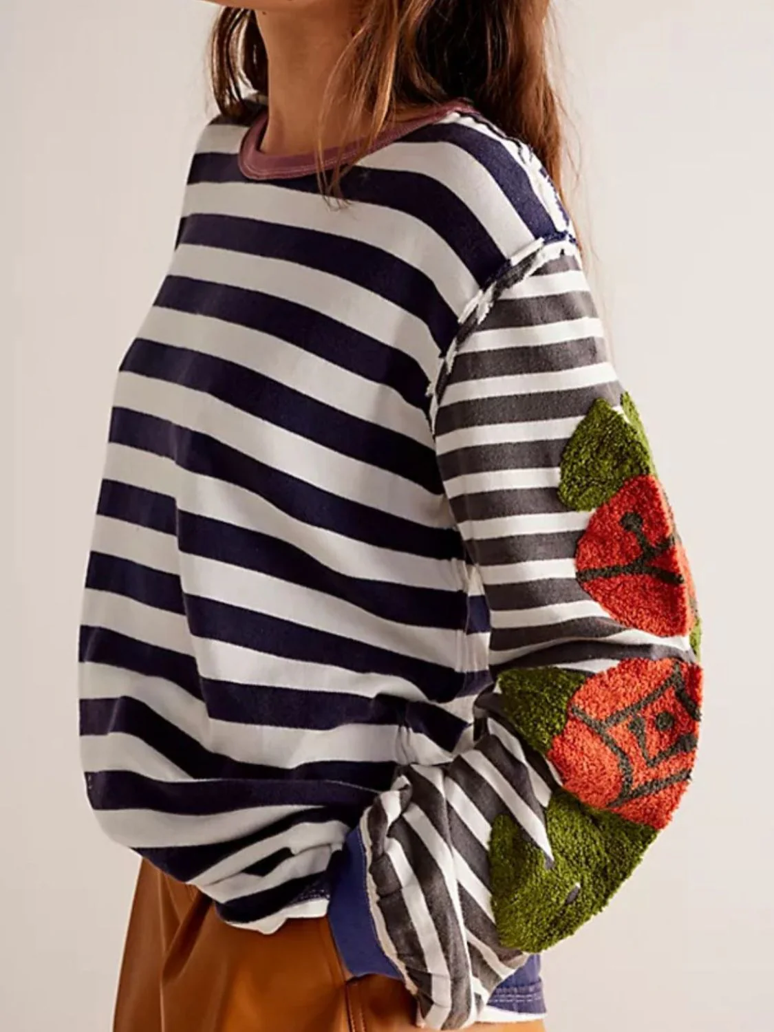 Striped Round Neck Long Sleeve Sweatshirt - Image 5