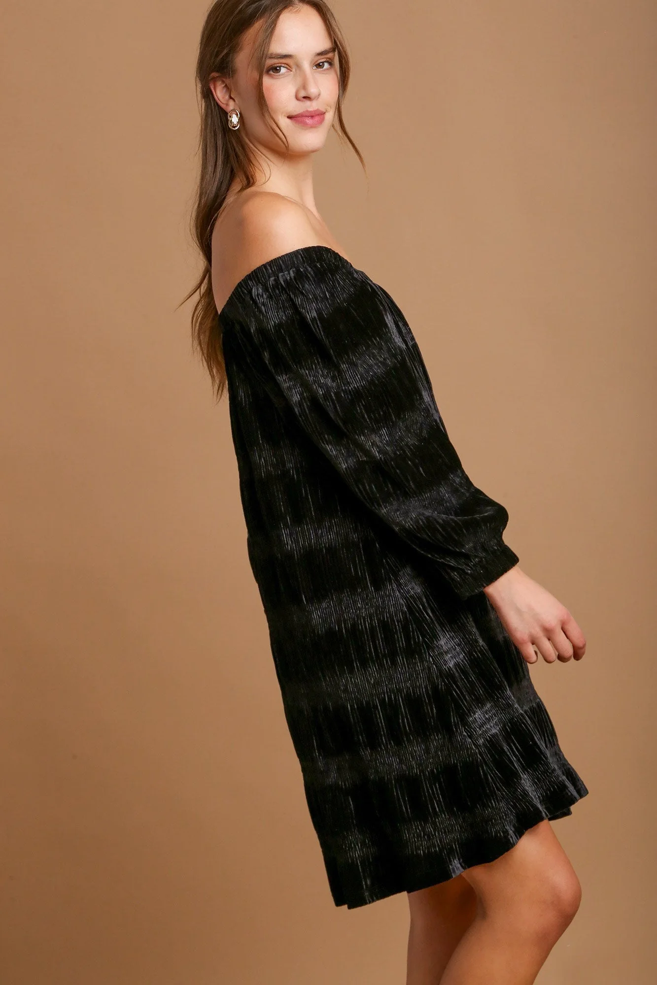 Umgee Off-Shoulder Balloon Sleeve Velvet Mini Dress - Image 3
