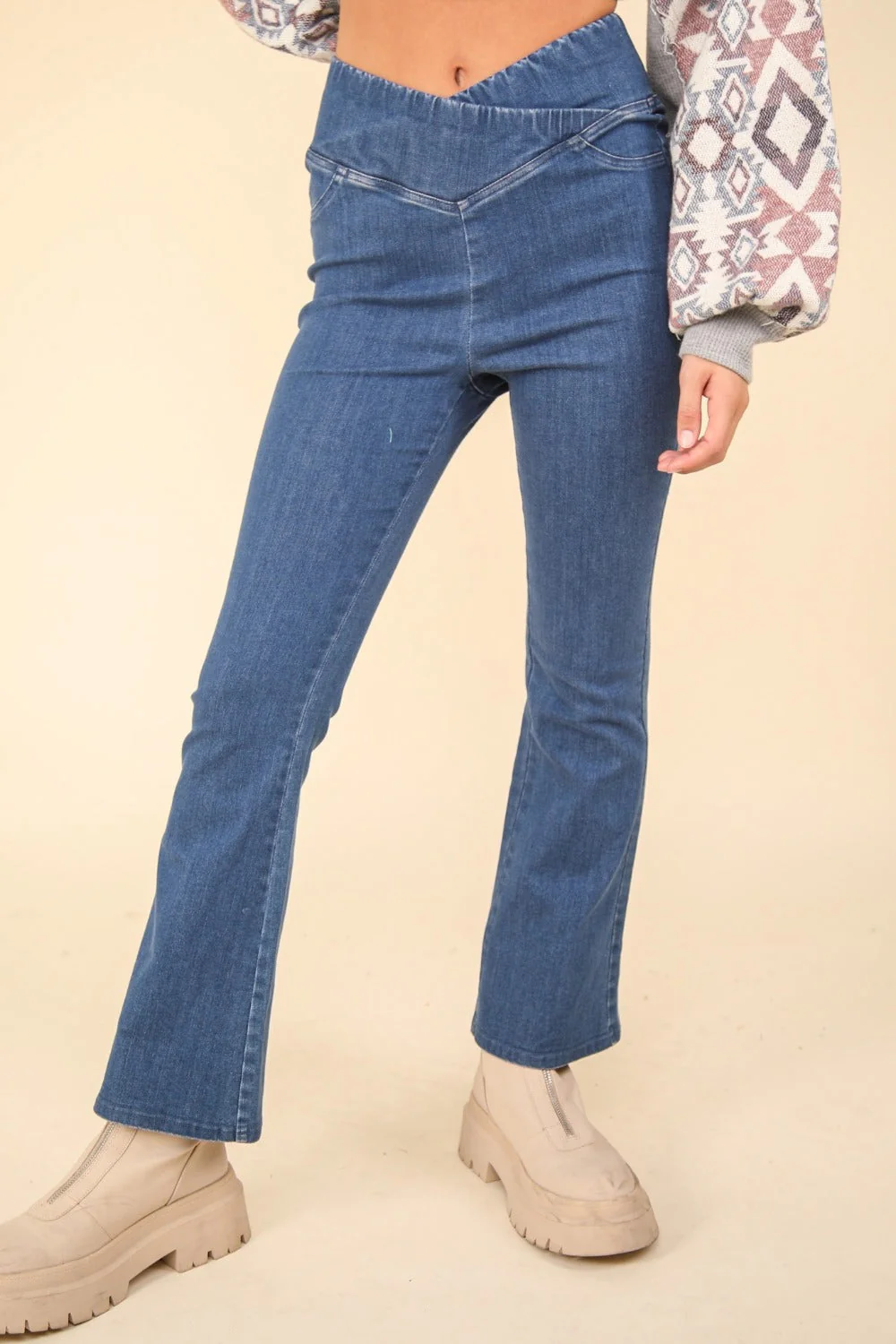 VERY J Washed Denim Stretchy Crossover Waist Leggings - Image 5