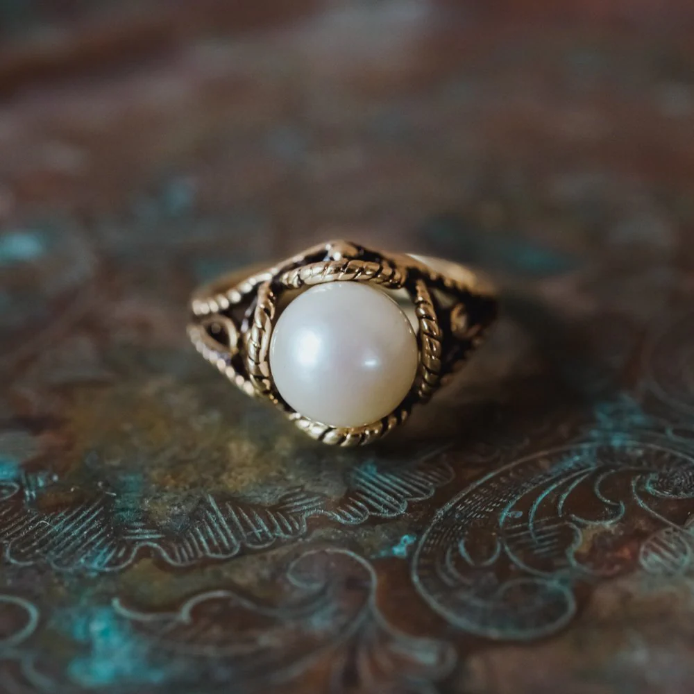 Vintage 1970's Pearl Bead Ring Antiqued 18k Gold Electroplated Made in USA by PVD Vintage Jewelry - Image 2