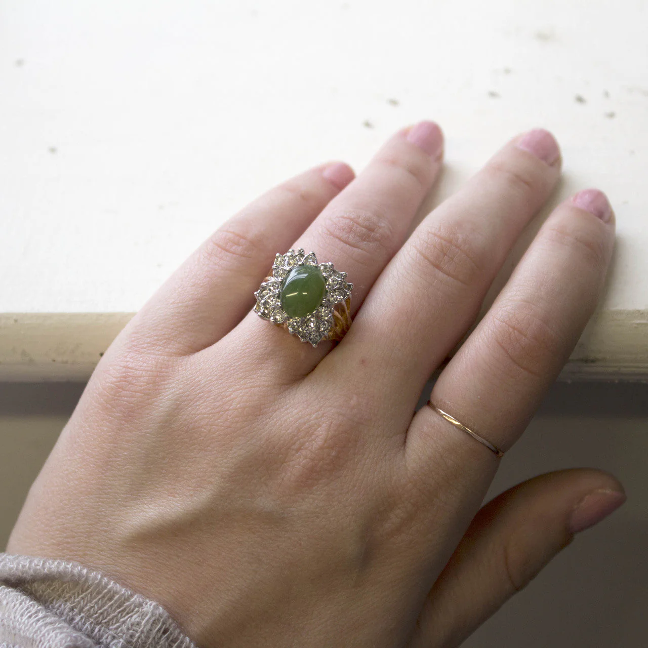 Vintage Emerald Green Crystal Cabochon Stone & Clear Crystal Ring in 18kt Yellow Gold Electroplate by PVD Vintage Jewelry - Image 11