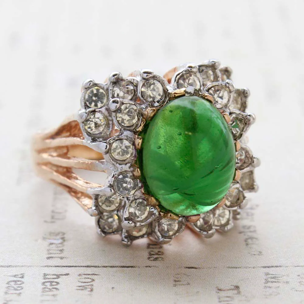Vintage Emerald Green Crystal Cabochon Stone & Clear Crystal Ring in 18kt Yellow Gold Electroplate by PVD Vintage Jewelry - Image 3