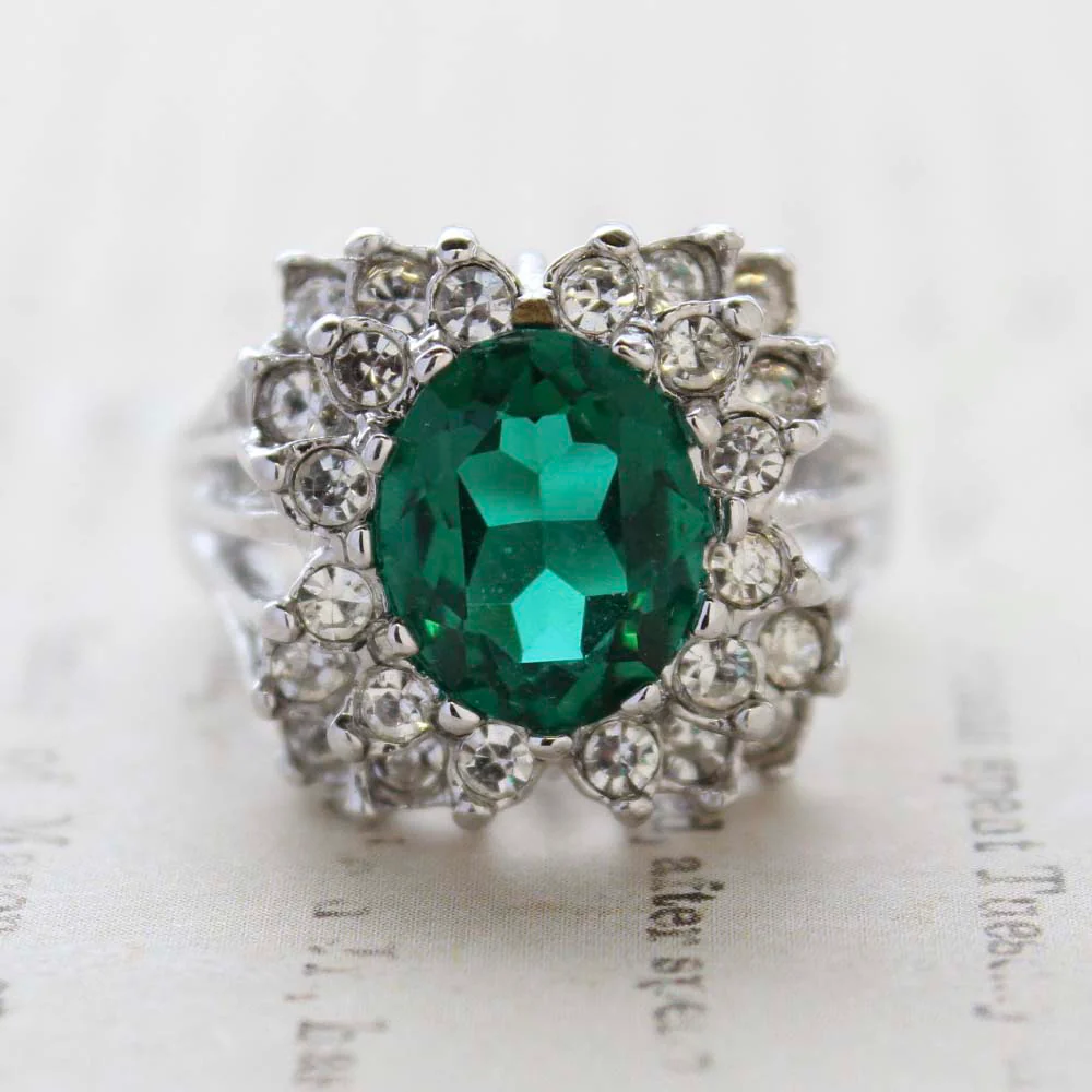 Vintage Emerald Green Crystal Cabochon Stone & Clear Crystal Ring in 18kt Yellow Gold Electroplate by PVD Vintage Jewelry - Image 5