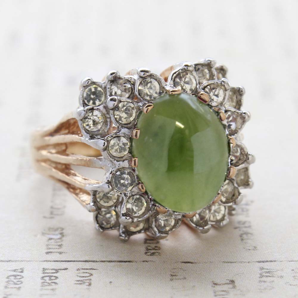 Vintage Emerald Green Crystal Cabochon Stone & Clear Crystal Ring in 18kt Yellow Gold Electroplate by PVD Vintage Jewelry - Image 9