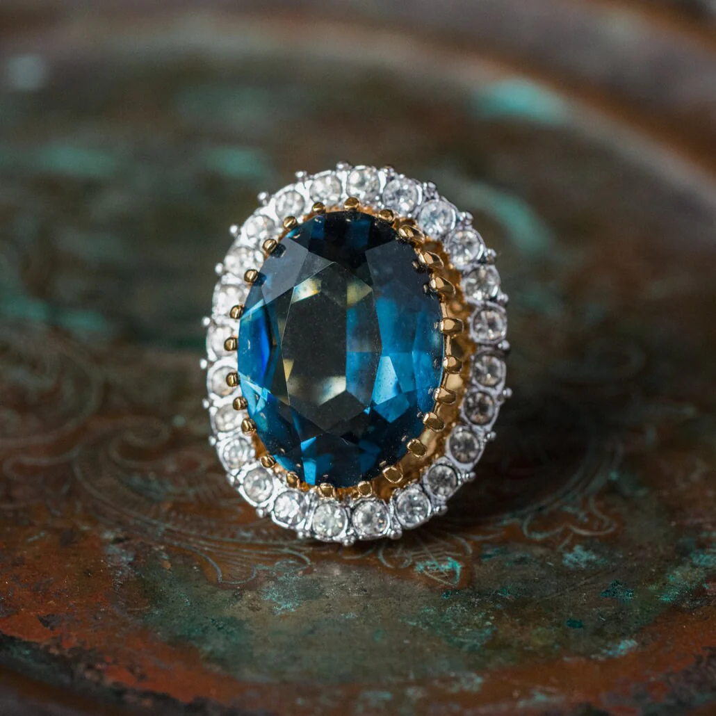 Vintage Women's Statement Crystal Cocktail Ring 18k Gold Electroplated by PVD Vintage Jewelry - Image 4