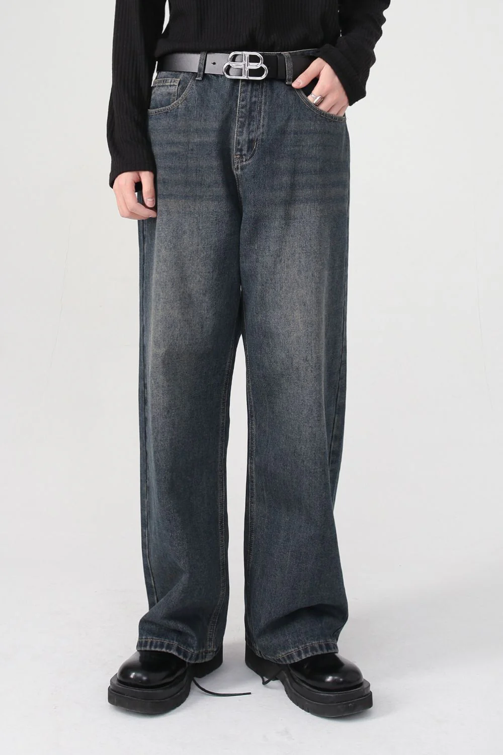 Wide Leg Jeans with Pockets - Image 2