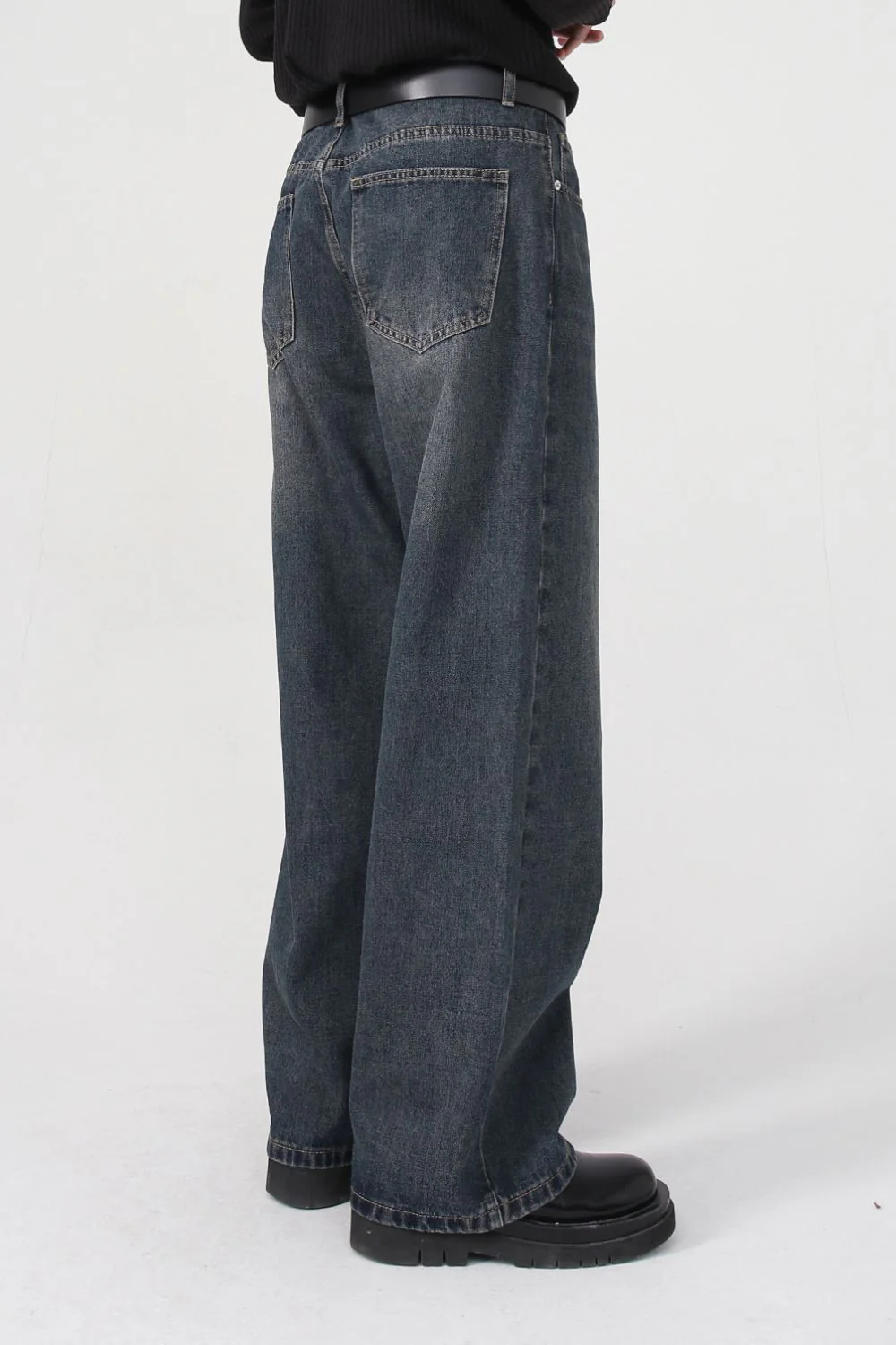 Wide Leg Jeans with Pockets - Image 3