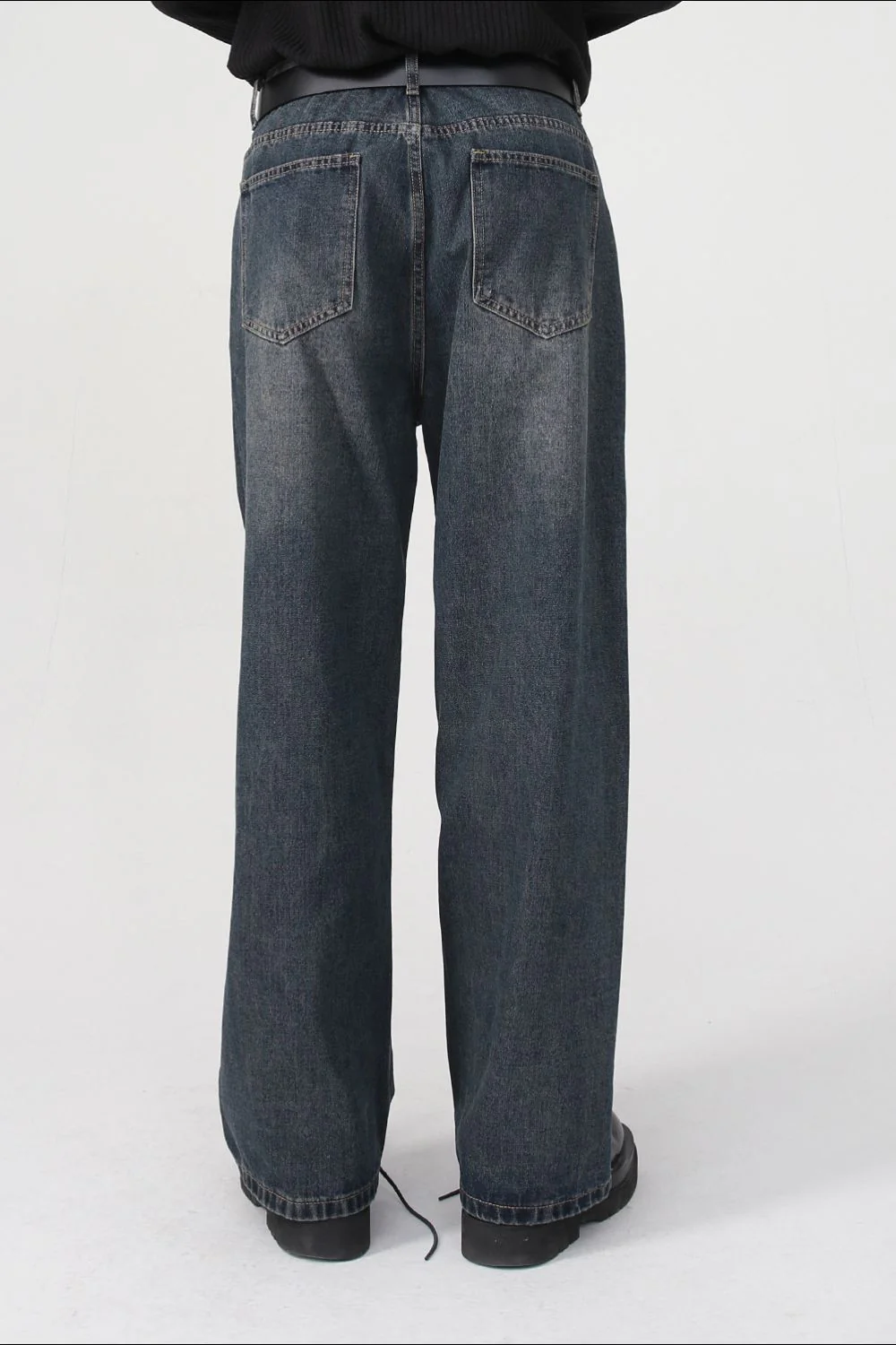 Wide Leg Jeans with Pockets - Image 4