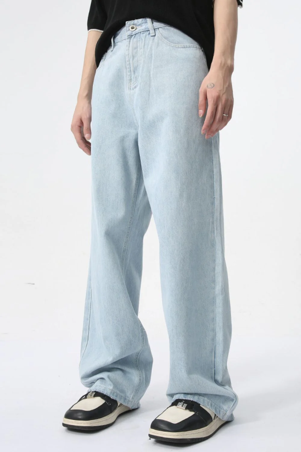 Wide Leg Jeans with Pockets - Image 3