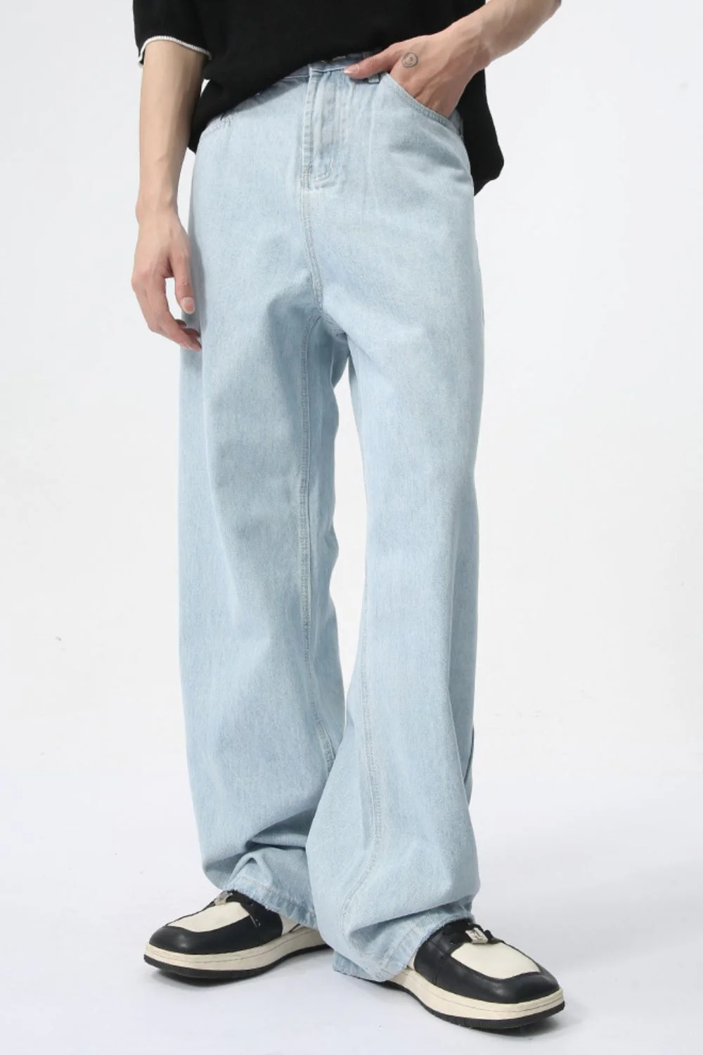 Wide Leg Jeans with Pockets - Image 4