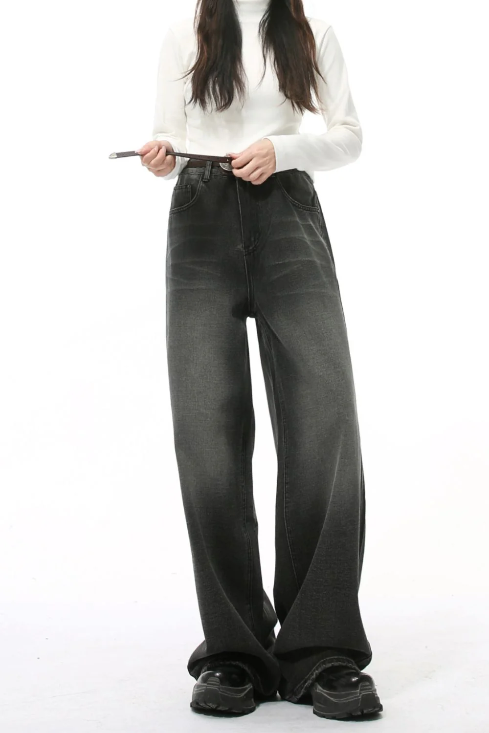 Wide Leg Pocketed Jeans - Image 4